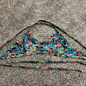 Jolyn Bikini Top - size M